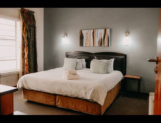 750M² BED & BREAKFAST FOR SALE IN RUSTENBURG CENTRAL
